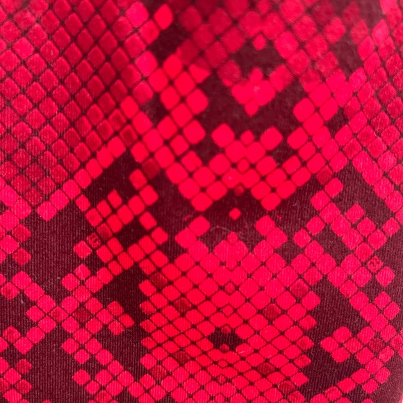 Lululemon wunder under hi-rise ziggysnake print. Color: Ride tide cranberry - Picture 14 of 16